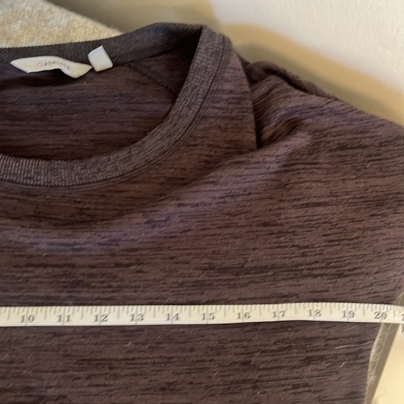Athleta Blissful Shark-Bite Sweatshirt in Shale Heather (charcoal gray) Sz M. - Picture 9 of 9